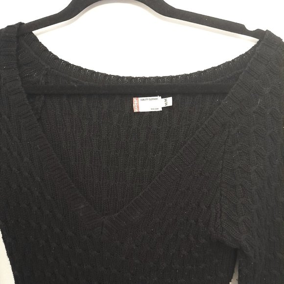 Levi's Sweater Dress with V Neck and Long Sleeves. Size M - Picture 4 of 5